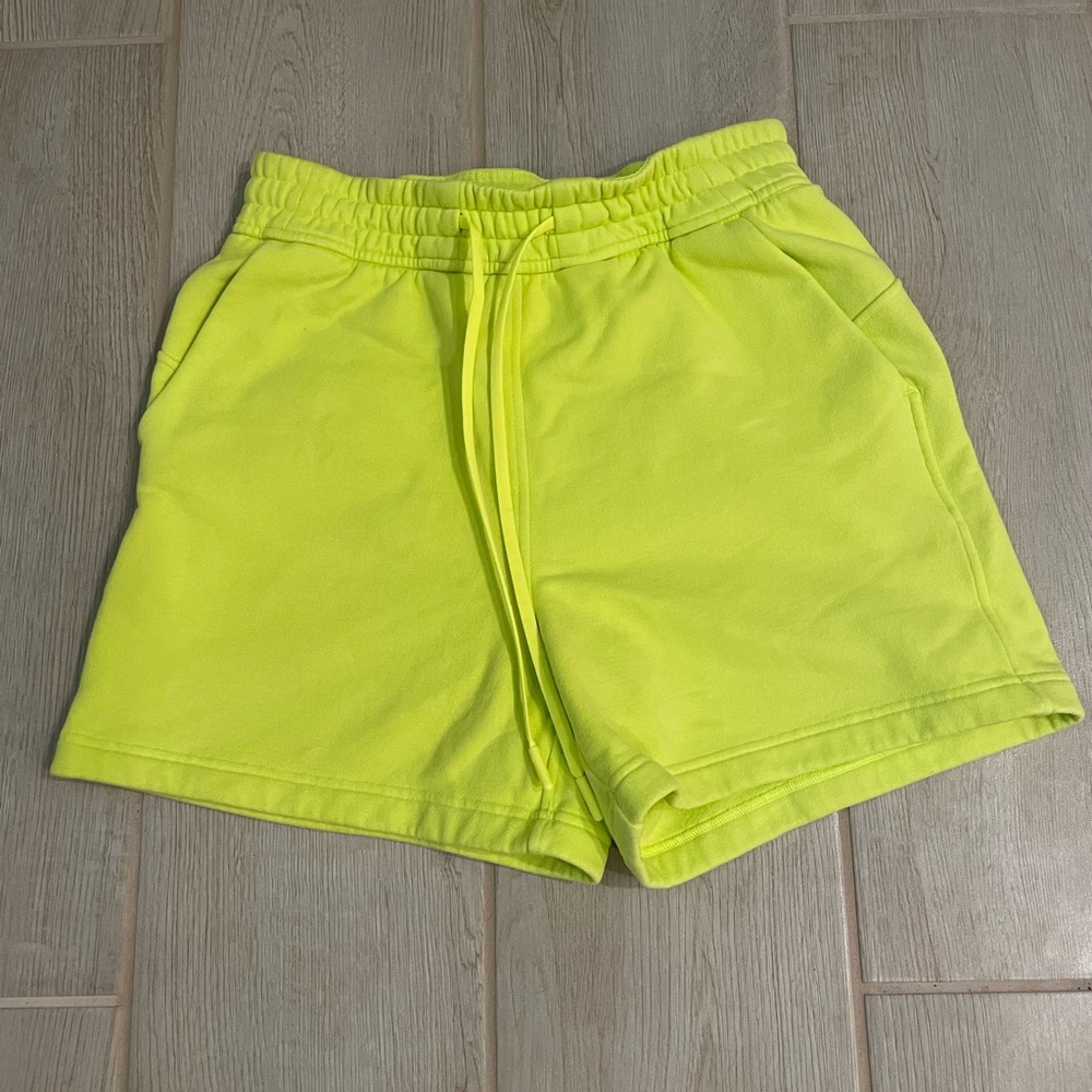 Lululemon loungeful high rise short 4’